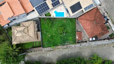 Terreno - Amplo com  quartos  a 1000,00 metros praia.