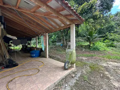 Sítio - Alto com  quartos  a 7000,00 metros praia.