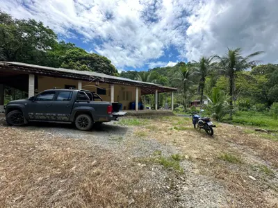 Sítio - Alto com  quartos  a 7000,00 metros praia.