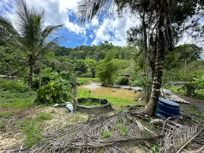Sítio - Alto com  quartos  a 7000,00 metros praia.