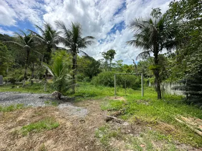 Sítio - Alto com  quartos  a 7000,00 metros praia.