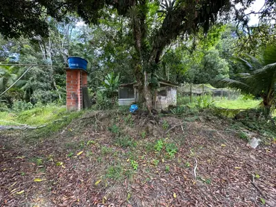 Sítio - Alto com  quartos  a 7000,00 metros praia.