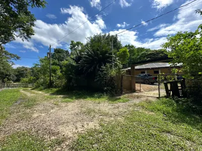 Sítio - Alto com  quartos  a 7000,00 metros praia.