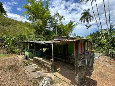 Sítio - Alto com  quartos  a 7000,00 metros praia.