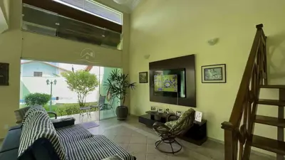 Casa - Sobrado com 3 quartos (sendo 3 suite(s)) a 700,00 metros praia.