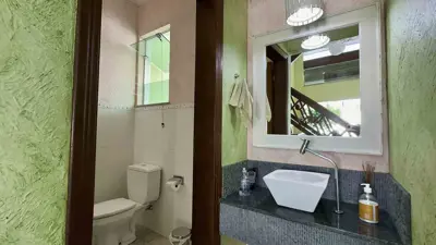 Casa - Sobrado com 3 quartos (sendo 3 suite(s)) a 700,00 metros praia.