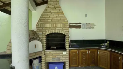 Casa - Sobrado com 3 quartos (sendo 3 suite(s)) a 700,00 metros praia.