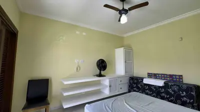 Casa - Sobrado com 3 quartos (sendo 3 suite(s)) a 700,00 metros praia.