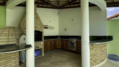 Casa - Sobrado com 3 quartos (sendo 3 suite(s)) a 700,00 metros praia.