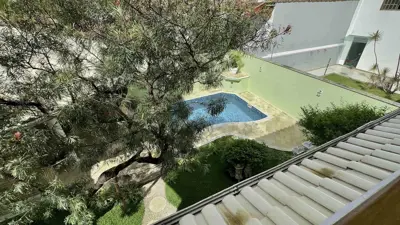 Casa - Sobrado com 3 quartos (sendo 3 suite(s)) a 700,00 metros praia.