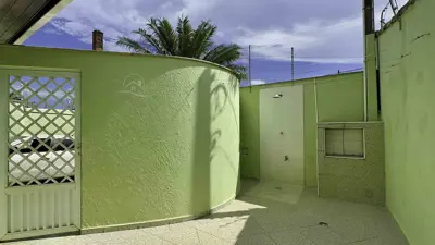 Casa - Sobrado com 3 quartos (sendo 3 suite(s)) a 700,00 metros praia.