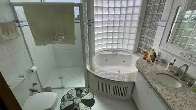 Casa - Sobrado com 3 quartos (sendo 3 suite(s)) a 700,00 metros praia.