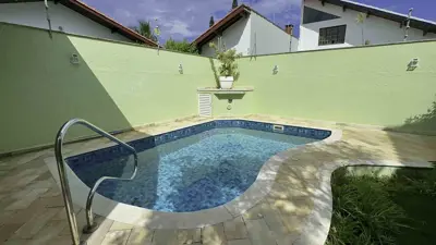 Casa - Sobrado com 3 quartos (sendo 3 suite(s)) a 700,00 metros praia.