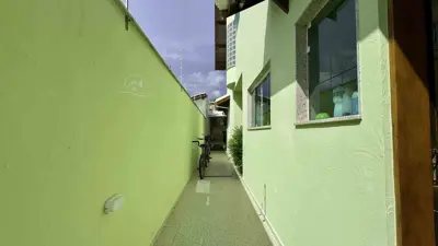 Casa - Sobrado com 3 quartos (sendo 3 suite(s)) a 700,00 metros praia.