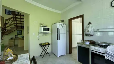 Casa - Sobrado com 3 quartos (sendo 3 suite(s)) a 700,00 metros praia.