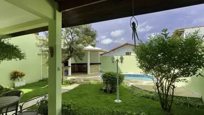 Casa - Sobrado com 3 quartos (sendo 3 suite(s)) a 700,00 metros praia.