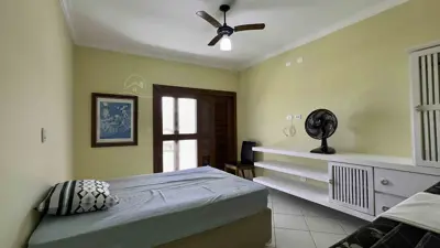 Casa - Sobrado com 3 quartos (sendo 3 suite(s)) a 700,00 metros praia.