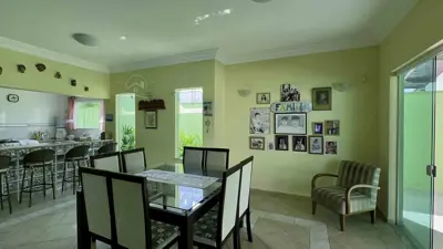 Casa - Sobrado com 3 quartos (sendo 3 suite(s)) a 700,00 metros praia.