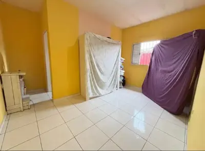 Casa - Térrea com 2 quartos (sendo 1 suite(s)) a 5000,00 metros praia.