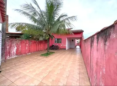 Casa - Térrea com 2 quartos (sendo 1 suite(s)) a 5000,00 metros praia.