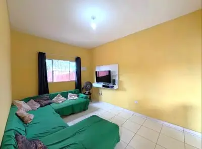 Casa - Térrea com 2 quartos (sendo 1 suite(s)) a 5000,00 metros praia.