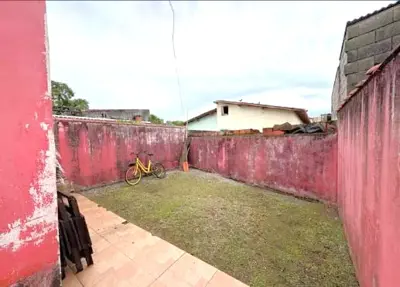 Casa - Térrea com 2 quartos (sendo 1 suite(s)) a 5000,00 metros praia.