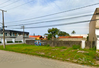 Terreno - Esquina com  quartos  a 400,00 metros praia.