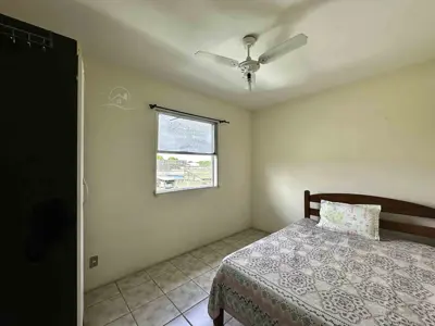 Apartamento - Amplo com 2 quartos  a 3500,00 metros praia.