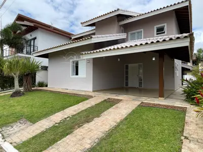 Casa - Sobrado com 4 quartos (sendo 2 suite(s)) a 800,00 metros praia.