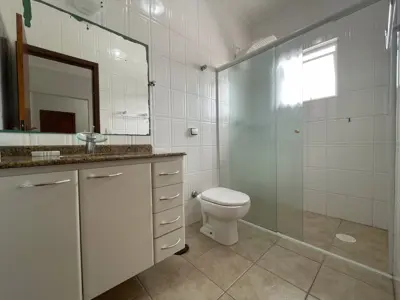 Casa - Sobrado com 4 quartos (sendo 2 suite(s)) a 800,00 metros praia.