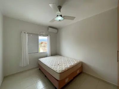 Casa - Sobrado com 4 quartos (sendo 2 suite(s)) a 800,00 metros praia.