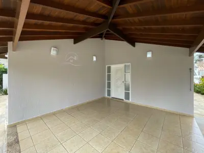 Casa - Sobrado com 4 quartos (sendo 2 suite(s)) a 800,00 metros praia.