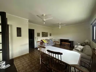 Casa - Térrea com 3 quartos (sendo 1 suite(s)) a 300,00 metros praia.