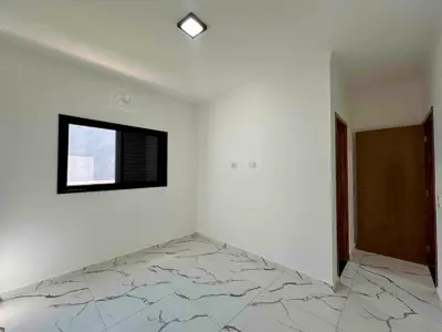 Casa - Térrea com 3 quartos (sendo 1 suite(s)) a 2300,00 metros praia.