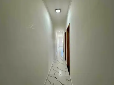 Casa - Térrea com 3 quartos (sendo 1 suite(s)) a 2300,00 metros praia.