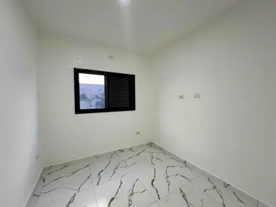 Casa - Térrea com 3 quartos (sendo 1 suite(s)) a 2300,00 metros praia.