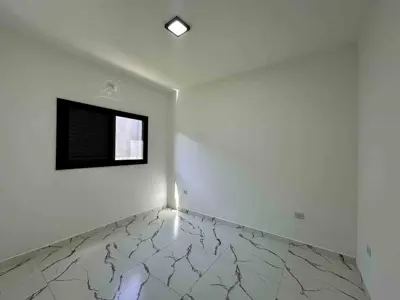 Casa - Térrea com 3 quartos (sendo 1 suite(s)) a 2300,00 metros praia.