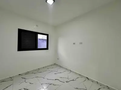 Casa - Térrea com 3 quartos (sendo 1 suite(s)) a 2300,00 metros praia.