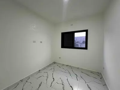 Casa - Térrea com 3 quartos (sendo 1 suite(s)) a 2300,00 metros praia.