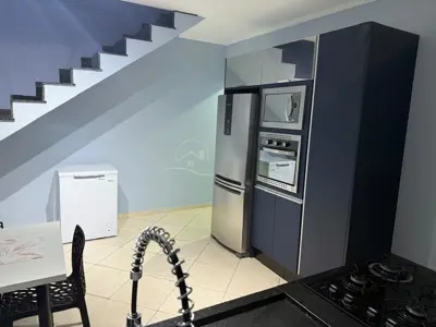 Casa - Sobrado com 3 quartos (sendo 2 suite(s)) a 500,00 metros praia.