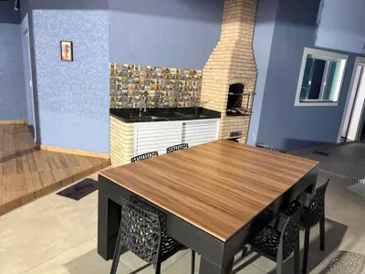 Casa - Sobrado com 3 quartos (sendo 2 suite(s)) a 500,00 metros praia.