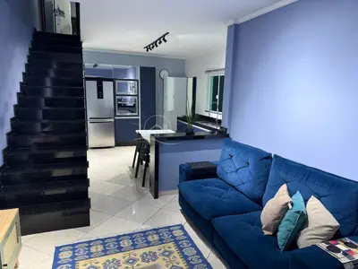 Casa - Sobrado com 3 quartos (sendo 2 suite(s)) a 500,00 metros praia.