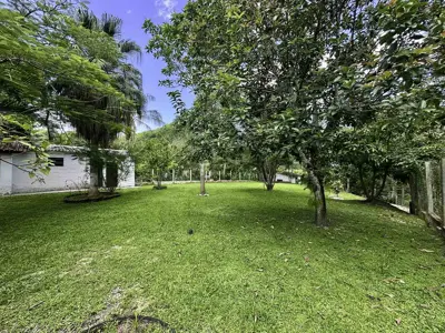 Chácara - Rural com  quartos  a 5000,00 metros praia.