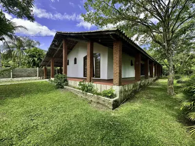 Chácara - Rural com  quartos  a 5000,00 metros praia.