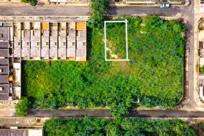 Terreno - Amplo com  quartos  a 2000,00 metros praia.