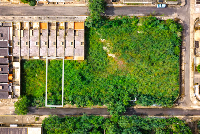 Terreno - Amplo com  quartos  a 2000,00 metros praia.