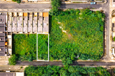 Terreno - Amplo com  quartos  a 2000,00 metros praia.