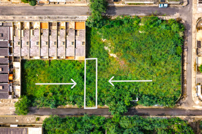 Terreno - Parte de lote com  quartos  a 2000,00 metros praia.