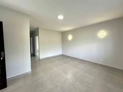 Casa - Térrea com Edícula com 3 quartos (sendo 2 suite(s)) a 240,00 metros praia.