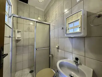 Casa - Sobrado com 3 quartos (sendo 1 suite(s)) a 800,00 metros praia.